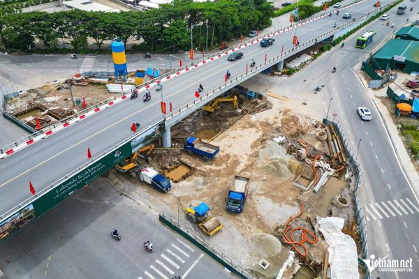 Hà Nội yêu cầu công trường lắp camera, rửa sạch xe trước khi ra đường