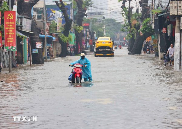 Hà Nội yêu cầu làm rõ trách nhiệm vụ nam sinh viên tử vong do bị cuốn trôi tại cống thoát nước