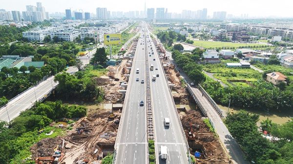 Hạ tầng mở đường cho tăng trưởng