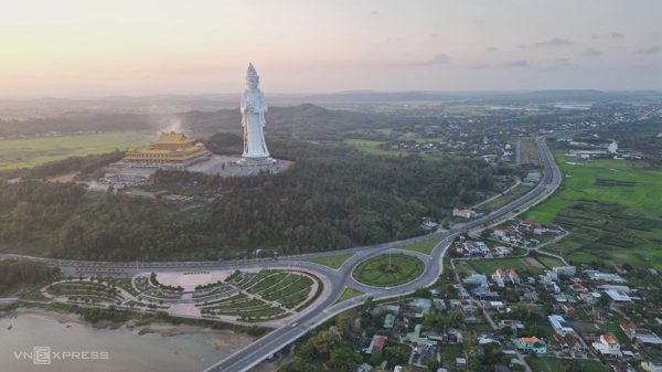 Hạ tầng nghìn tỷ mở đường đô thị ven sông hướng biển Quảng Ngãi
