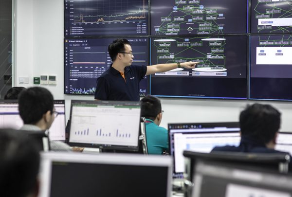 Hạ tầng số trước áp lực kép trong mùa cao điểm 2026