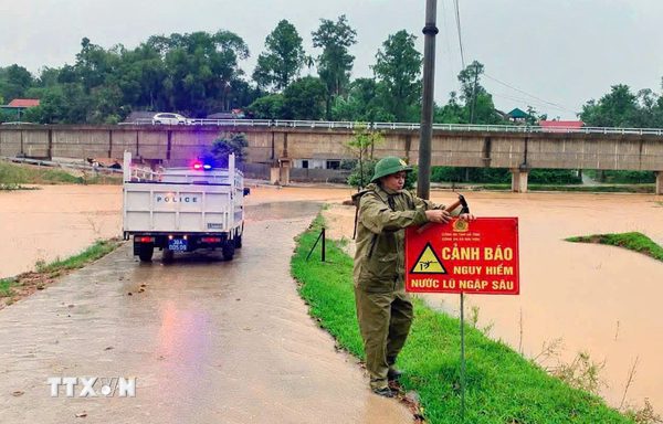 Hà Tĩnh hỗ trợ, khắc phục hậu quả mưa lớn sớm ổn định đời sống cho người dân