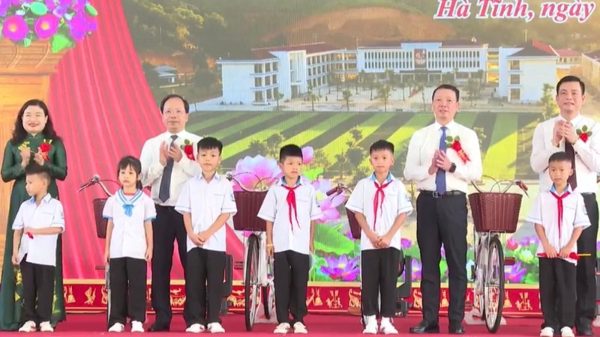 Hà Tĩnh khánh thành hai trường học phổ thông nội trú liên cấp khu vực biên giới đầu tiên