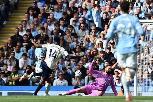 Haaland ghi bàn, Man City nối dài mạch thắng ở giải Ngoại hạng