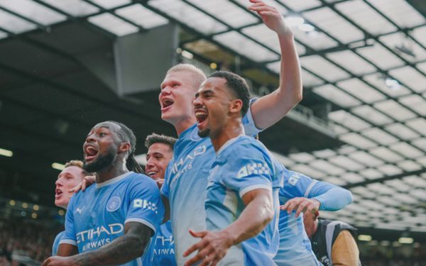Haaland là cơn ác mộng của Man United, 10 người Man City 'đánh sập' Old Trafford