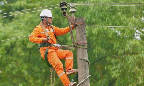 Hai Bộ Tài chính - Công Thương chưa thống nhất tách truyền tải điện khỏi EVN