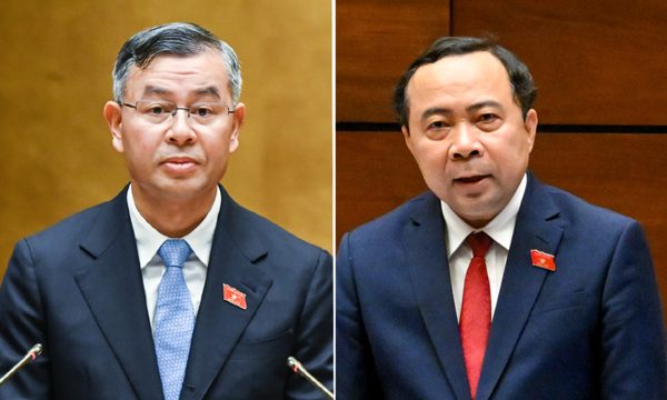 Hai Bộ trưởng Ngô Văn Tuấn và Vũ Hải Quân trả lời chất vấn trước Quốc hội