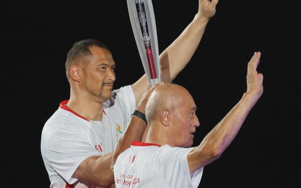 Hai cha con cùng thắp đuốc Asiad 20 là ai?