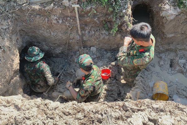 Hài cốt liệt sĩ được tìm thấy trong vườn mai