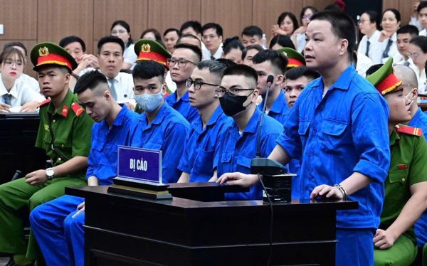 Hai cuộc bỏ trốn xuyên biên giới của vợ chồng Mr Hunter và kho vàng 356 tỉ