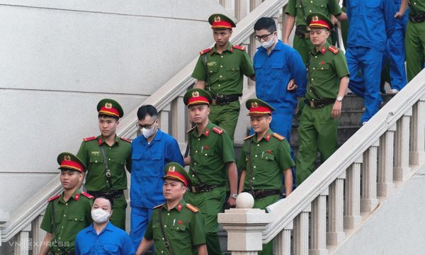 Hai cựu công an trong 'tổ tư vấn' khai không biết Mr Pips làm ăn phi pháp