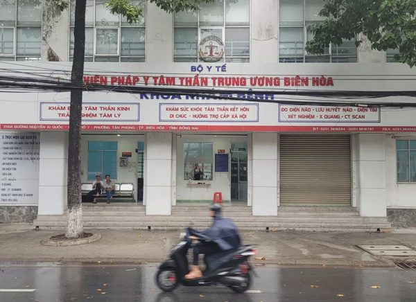 Hai cựu Viện trưởng và 40 người ra tòa trong vụ 'bán' bệnh án tâm thần
