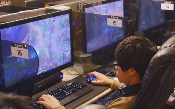Hai game thủ Hàn Quốc bị cấm 6 tháng vì 'đá stream', cộng đồng mạng đòi cấm vĩnh viễn