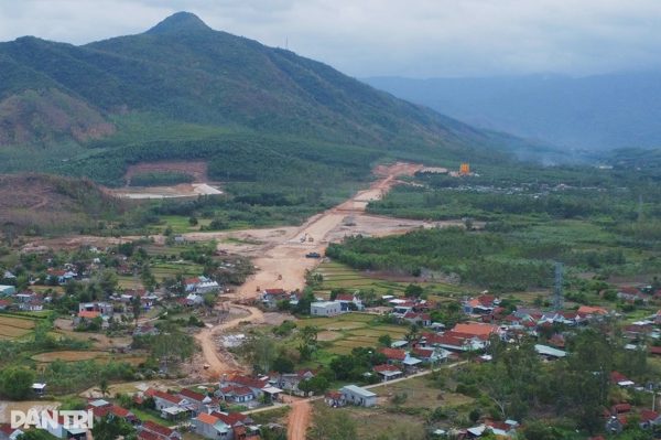 Hai hầm xuyên núi cấp đặc biệt qua đèo An Khê, Mang Yang