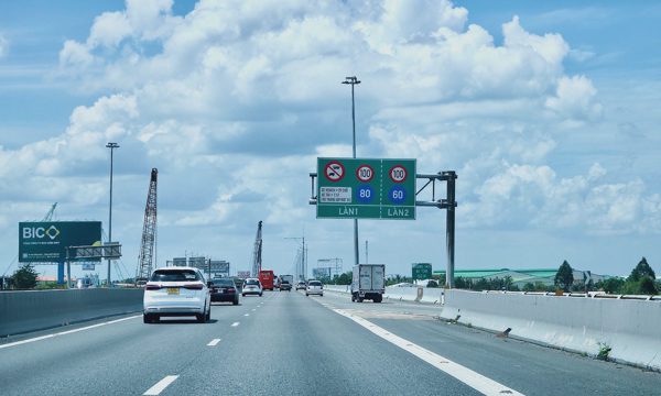 Hai kiểu nhập làn nhanh, chậm khi lái xe