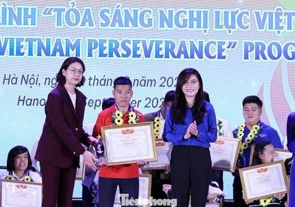 Hai lần khởi nghiệp trên đôi chân khuyết tật