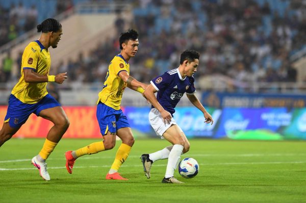 Hai Long tỏa sáng giúp Hà Nội vượt qua khủng hoảng ở V.League