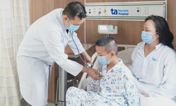 Hai mẹ con cùng mắc cúm A