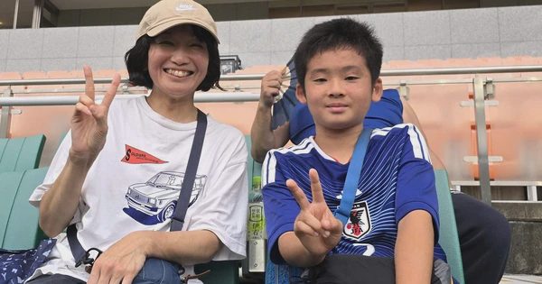 Hai mẹ con Nhật Bản thành fan đặc biệt của đội tuyển nữ Việt Nam thế nào?
