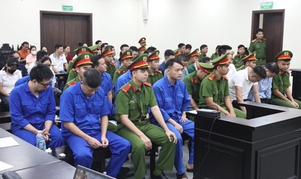 Hai 'ông trùm' sản xuất 187.000 hộp sữa giả bị đề nghị án 30 năm tù