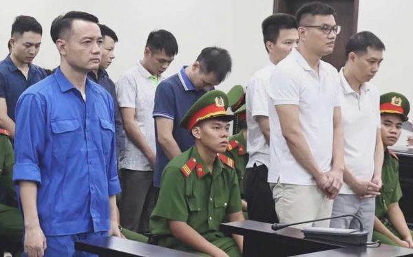 Hai ‘ông trùm’ vụ sữa giả lĩnh 30 năm tù, cựu công an lừa ‘chạy án’ và cựu chi cục trưởng cùng lĩnh 12 năm