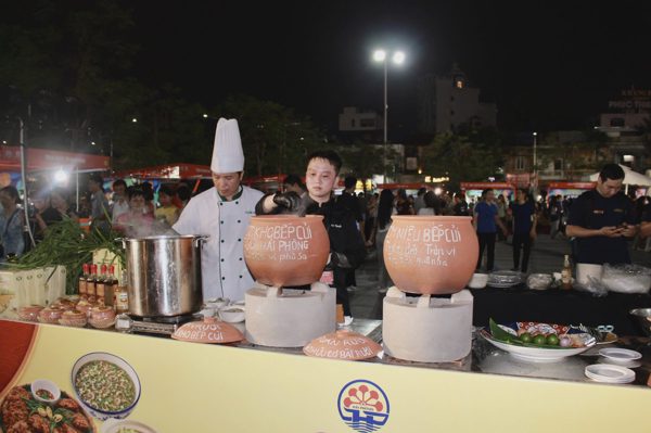 Hải Phòng khai trương phố đi bộ ẩm thực, phát triển kinh tế đêm