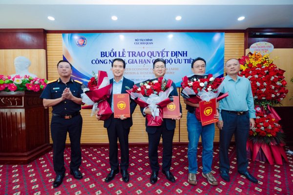 Hải quan công nhận và gia hạn áp dụng chế độ ưu tiên cho 7 doanh nghiệp
