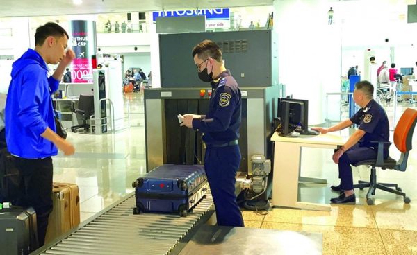 Hải quan Nội Bài ứng dụng công nghệ, phát hiện nhiều vụ vận chuyển ma túy, vàng trái phép