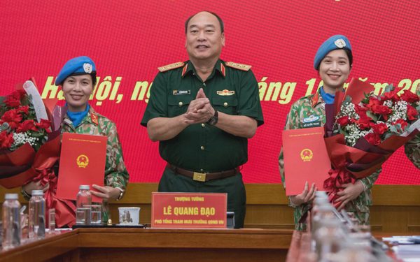 Hai sĩ quan quân đội vượt qua tuyển chọn khắt khe, nhận nhiệm vụ tại Trụ sở Liên hợp quốc