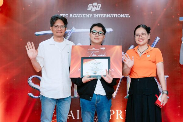Hai thế hệ cùng chọn FPT: Ba học FPT Aptech, con theo đuổi thiết kế tại FPT Arena Multimedia