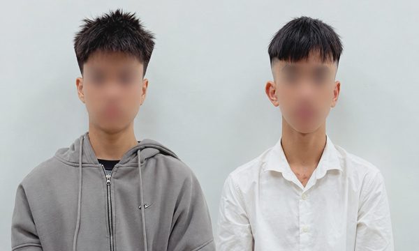 Hai thiếu niên giật điện thoại của người phụ nữ Nga ở Vũng Tàu