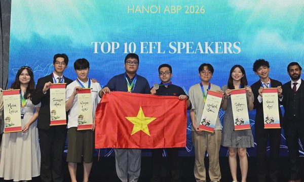 Hai tranh biện viên Việt Nam vào top 5 bảng EFL châu Á
