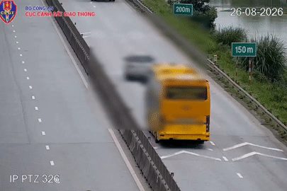 Hai trường hợp tài xế ô tô đầu tiên bị xử phạt vì không giữ khoảng cách trên cao tốc