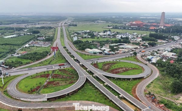 Hai tuyến đường nối TPHCM với sân bay Long Thành sắp về đích
