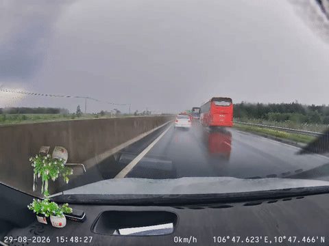 Hai vụ tai nạn liên hoàn trên cao tốc, 11 ôtô hư hỏng