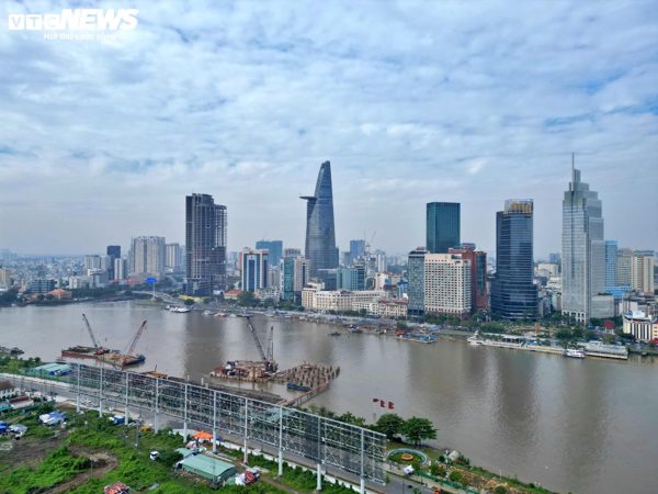 Hạn chế tàu thuyền qua sông Sài Gòn để vận chuyển nhịp cầu đi bộ