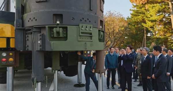 Hàn Quốc lần đầu thử vũ khí bội siêu thanh, công khai ‘tên lửa quái vật’