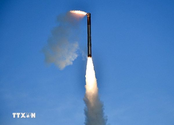 Hàn Quốc lần đầu tiên phóng thử tên lửa siêu thanh