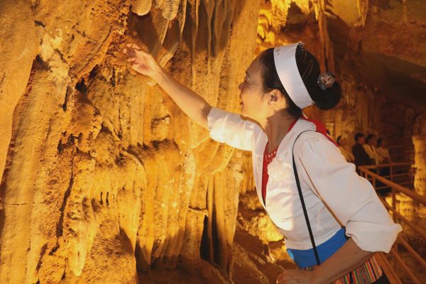 Hang đá nơi người tiền sử cư trú 12.000 năm trước ở di sản Tràng An