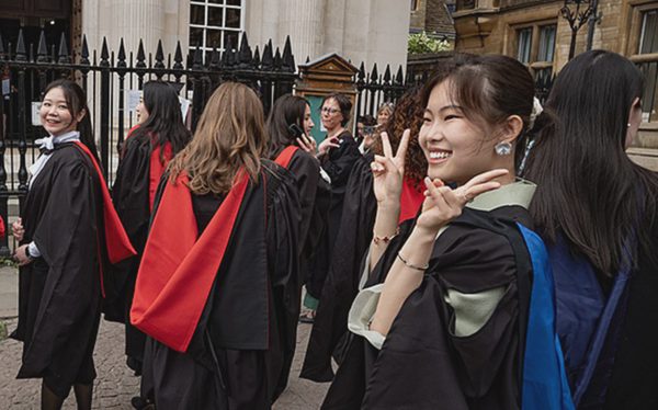 Hàng loạt học bổng thạc sĩ, tiến sĩ đang mở cho ứng viên Việt Nam