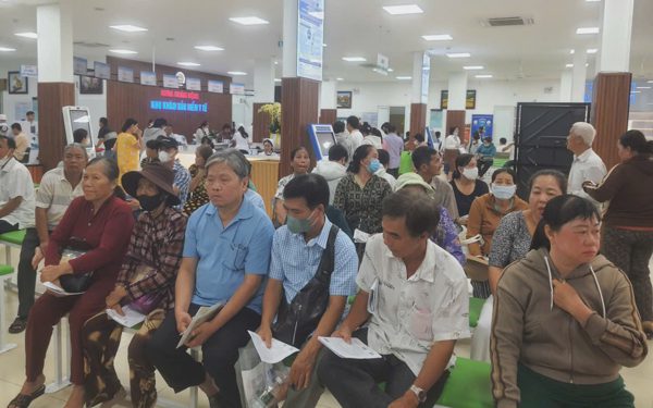 Hàng ngàn người đến bệnh viện Cần Thơ khám bệnh sau kỳ nghỉ lễ