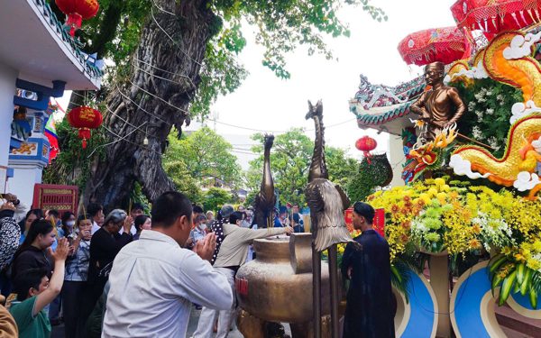 Hàng ngàn người đổ về lễ hội kỷ niệm 158 năm ngày Anh hùng dân tộc Nguyễn Trung Trực hy sinh