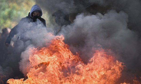 Hàng nghìn học sinh Pháp biểu tình vì 'phòng học quá nóng, giáo viên hay nghỉ dạy'