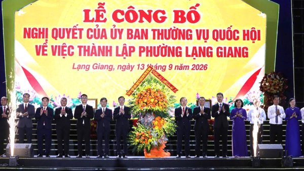 Hàng nghìn người dân dự Lễ công bố thành lập phường Lạng Giang