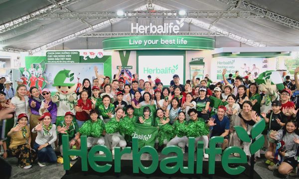 Hàng nghìn runner check-in gian hàng Herbalife tại VnExpress Marathon Vũng Tàu
