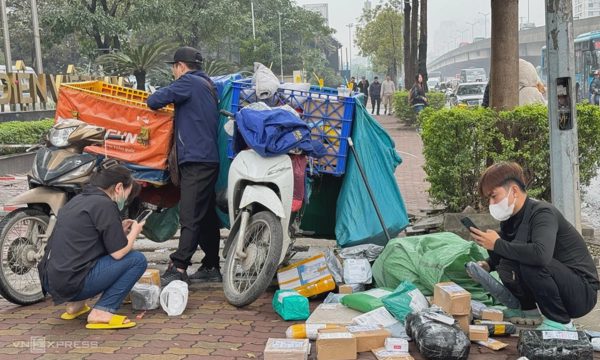 Hàng nhập khẩu trên 100.000 đồng có thể không còn được miễn thuế