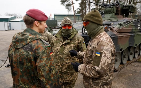 Hàng trăm binh sĩ Ukraine đào ngũ khi huấn luyện tại Đức?