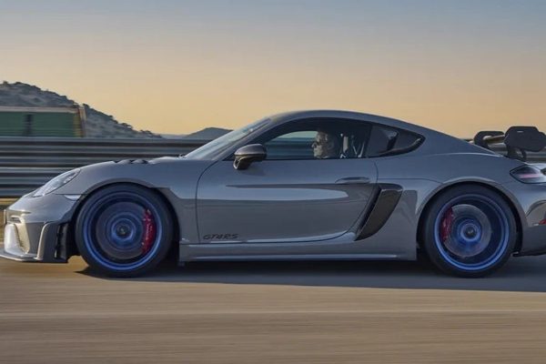 Hàng trăm chiếc xe thể thao Porsche có nguy cơ bánh xe văng ra khi đang chạy