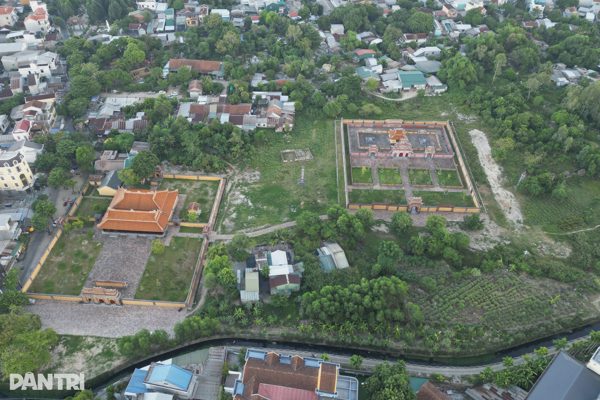 Hàng trăm hộ dân “mắc kẹt” bên di tích lăng 3 vị vua triều Nguyễn