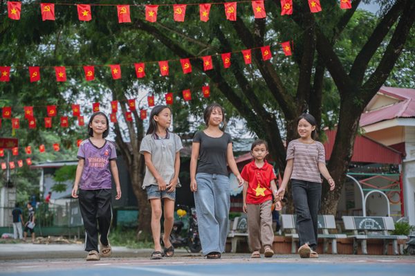 Hàng trăm học sinh vùng biên Điện Biên được tiếp cận y tế tuyến trung ương
